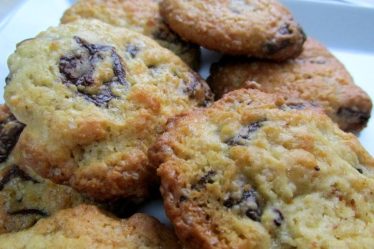 Easy-Peasy Chocolate Chip Cookies