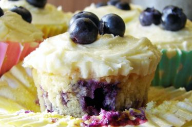 Easy But Delicious: Lemon and Blueberry Cupcakes