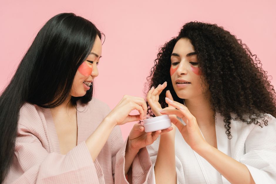 5 Best Retinol Serums for Beginners Over 40 That Actually Work