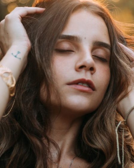 Prevent Neck Wrinkles Tech Neck: Neck Wrinkles and Tech Neck: 7 Prevention Strategies That Work Prevent Neck Wrinkles Tech Neck: Neck Wrinkles and Tech Neck: 7 Prevention Strategies That Work