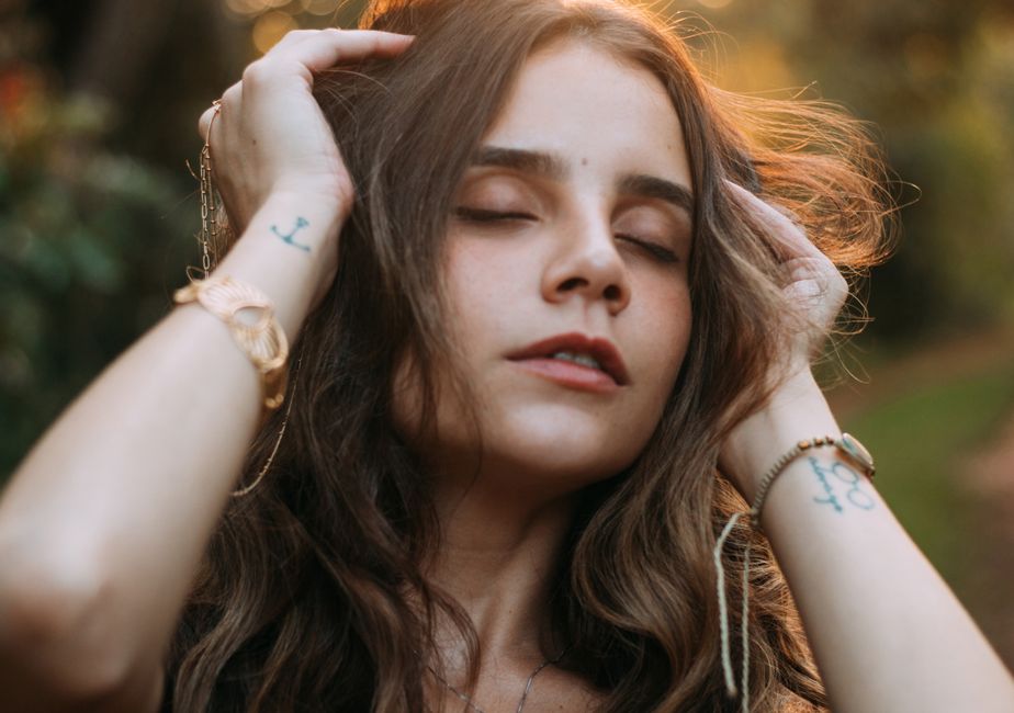 Prevent Neck Wrinkles Tech Neck: Neck Wrinkles and Tech Neck: 7 Prevention Strategies That Work
