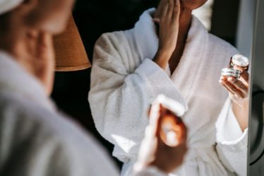 Retinol for Beginners: Start Without Irritation in 2026