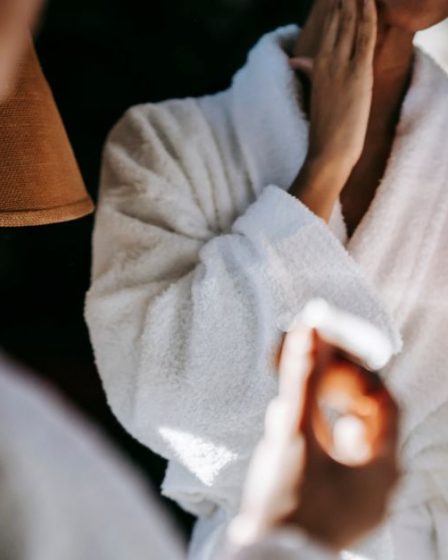 Retinol for Beginners: Start Without Irritation in 2026