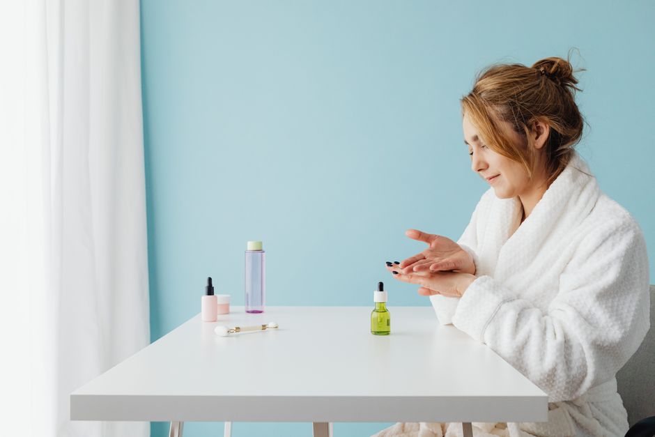 5 Retinol Serums for Beginners Over 40 That Actually Work